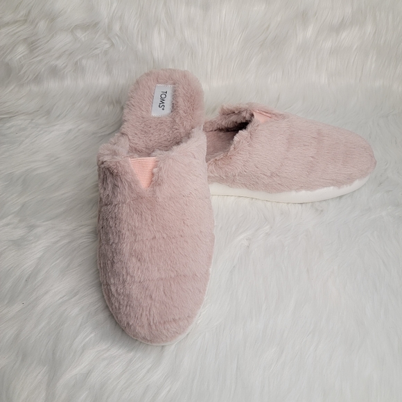 TOMS alpargata mule rose pink faux fur slippers. - Picture 6 of 11